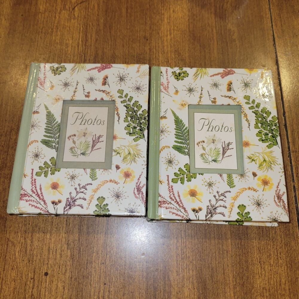 Set Of 2 Vintage 1998 Publications International Ltd Mini Photo Albums‎ Country
